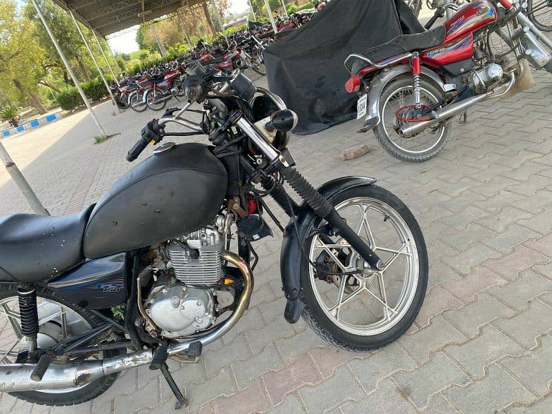 Suzuki GS 150  SE Model 2016 | Suzuki In Bikes | Total Genuine 7