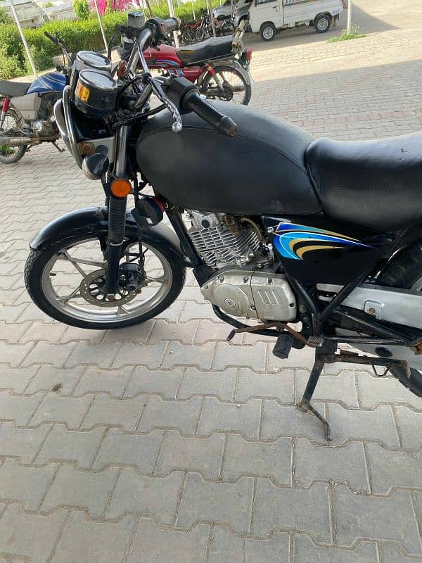 Suzuki GS 150  SE Model 2016 | Suzuki In Bikes | Total Genuine 8