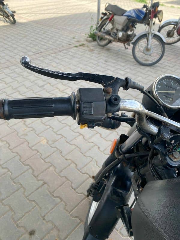 Suzuki GS 150  SE Model 2016 | Suzuki In Bikes | Total Genuine 14