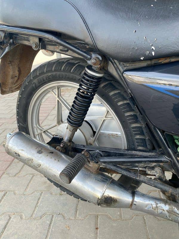 Suzuki GS 150  SE Model 2016 | Suzuki In Bikes | Total Genuine 19