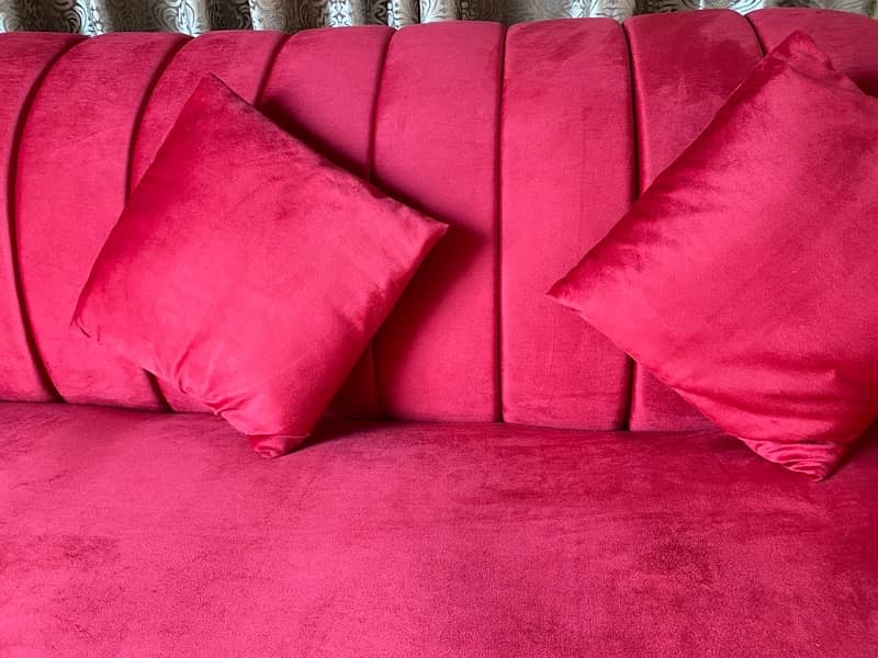 5 seater red new sofa in velvet 5