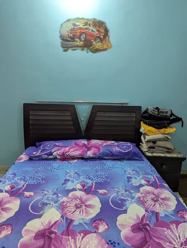 Double Bed with side table and Almirah 2