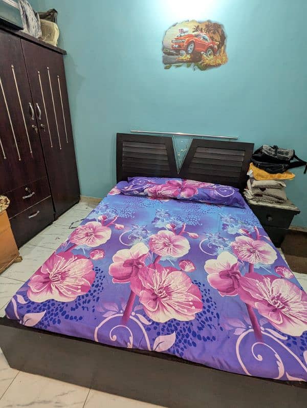 Double Bed with side table and Almirah 3