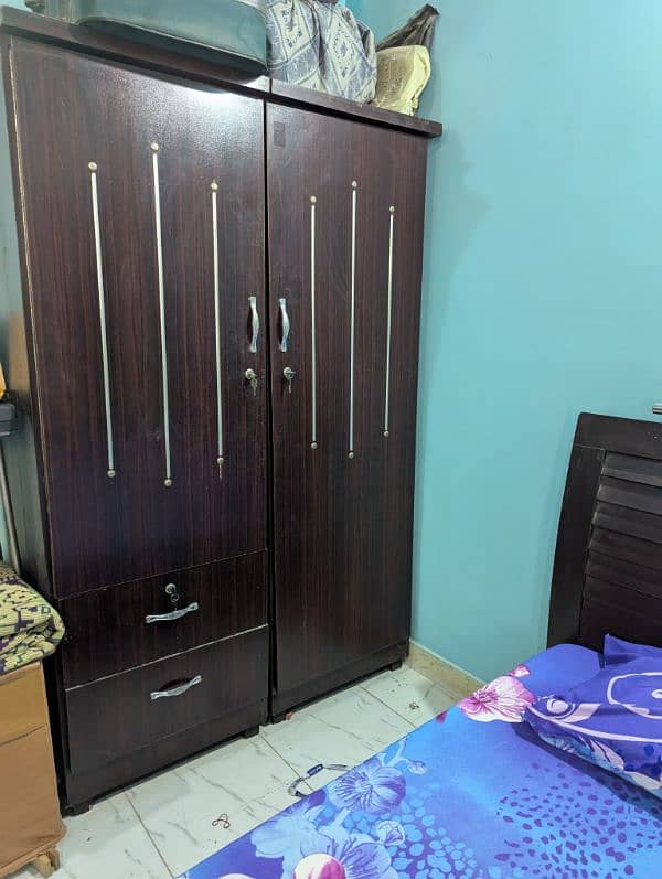 Double Bed with side table and Almirah 4