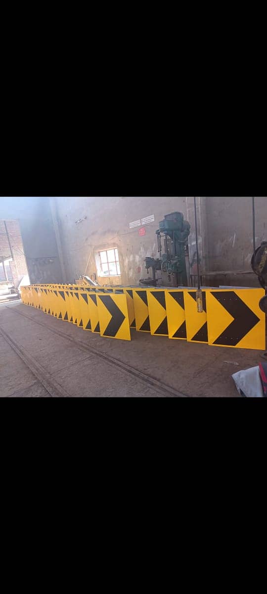 Road Barrier- Road Studs - Anti glare Sheet |Precaution Signboards 0