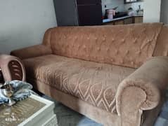 3 seater sofa in valvet poshish excellent condition