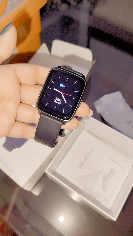 Box pack US imported new ZTE smart watch 0
