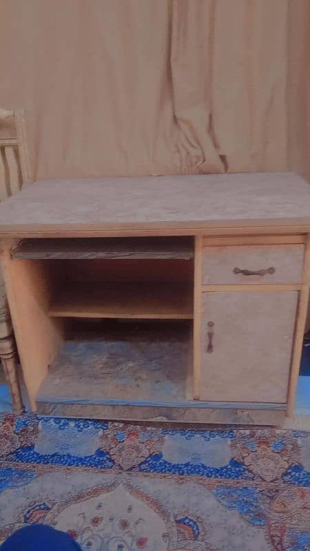 Computer table for sale 1