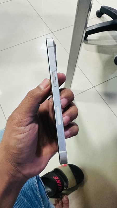 iPhone 13 2