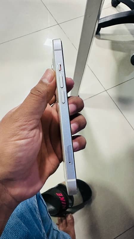 iPhone 13 5