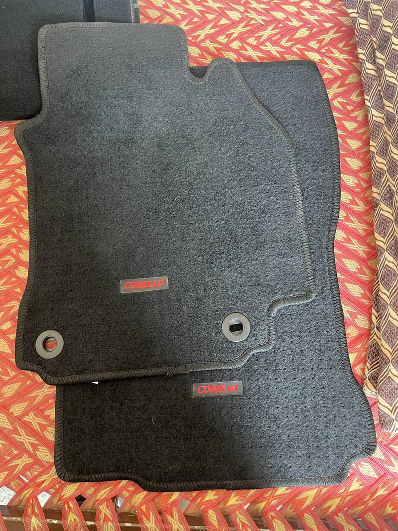 Floor mats of corolla in 10/10 condition for sale 2