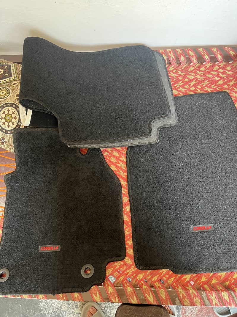 Floor mats of corolla in 10/10 condition for sale 3