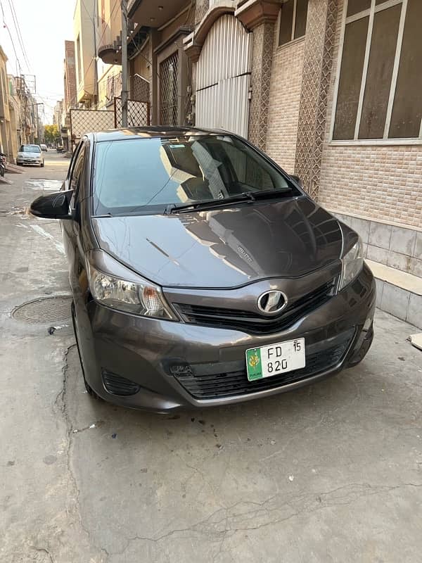 toyota vitz.     whatsapp 0-3-2-7-0-6-8-3-6-2-8 0