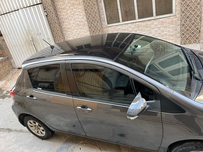 toyota vitz.     whatsapp 0-3-2-7-0-6-8-3-6-2-8 1