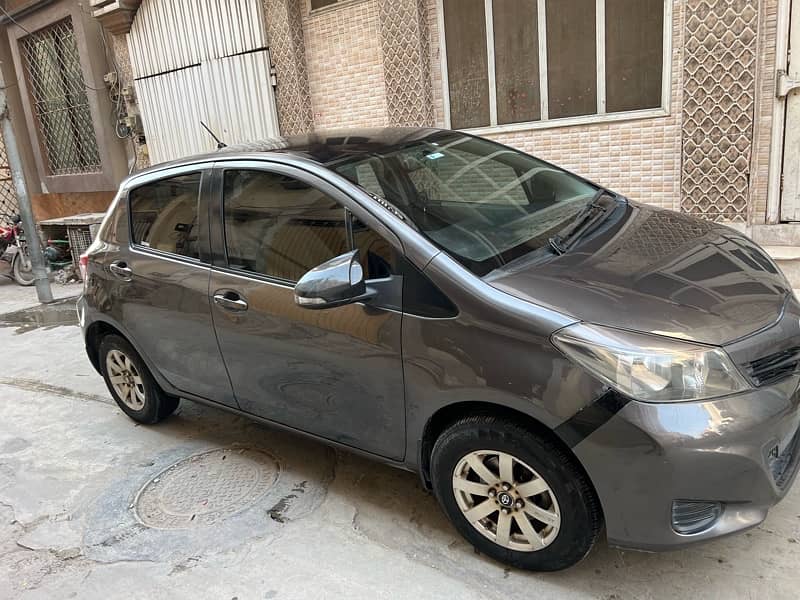 toyota vitz.     whatsapp 0-3-2-7-0-6-8-3-6-2-8 2