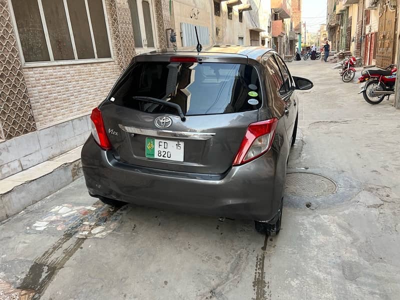 toyota vitz.     whatsapp 0-3-2-7-0-6-8-3-6-2-8 3