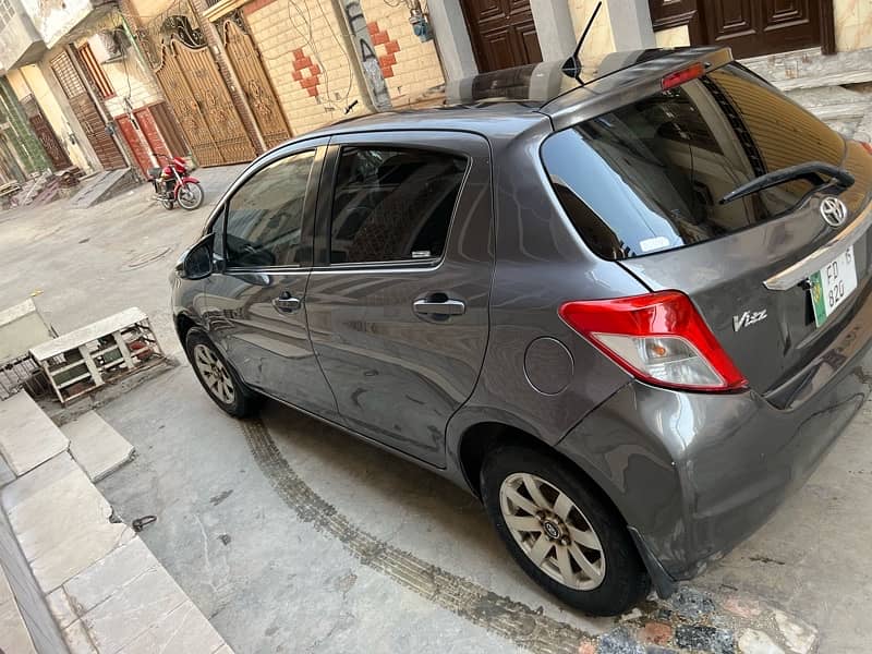toyota vitz.     whatsapp 0-3-2-7-0-6-8-3-6-2-8 4