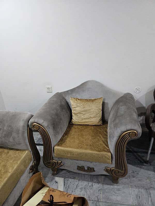 muje apna sofa set sale krna use ni hai condition saf 3 2 1 4