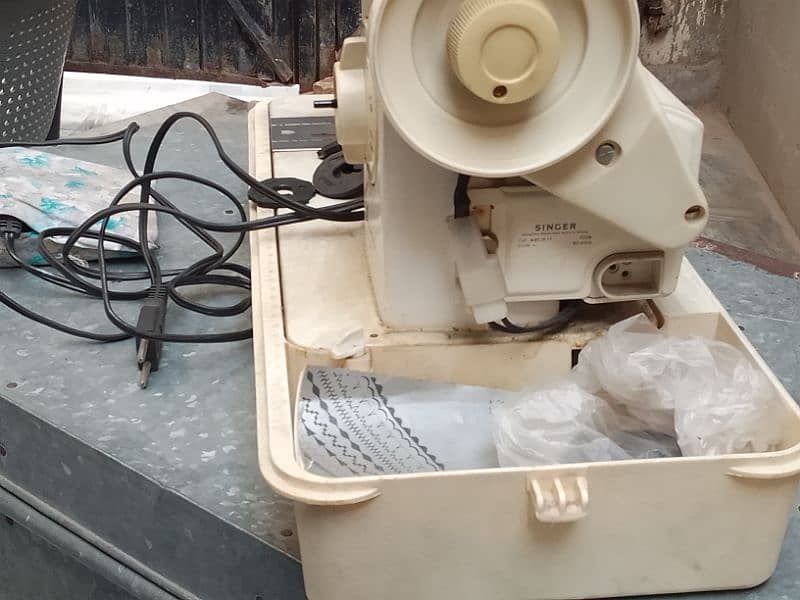 electric sewing machine working condition 10/10 2