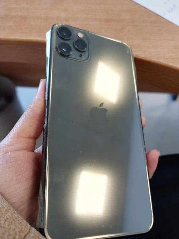 iphone 11 pro max 4