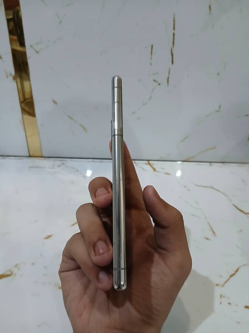Sony 5 WHITE COLOR 4/64 NO SHADE NO LINE ONLY FINGER PRINT FAIL 2