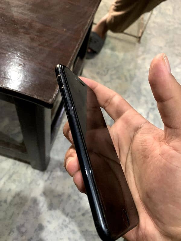 iphone SE 2023 3rd generation 3