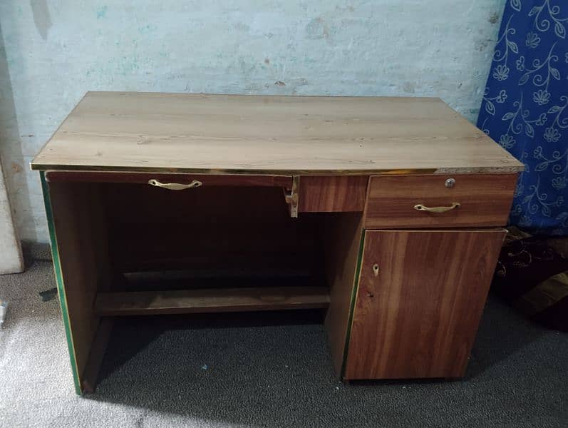 computer table 3