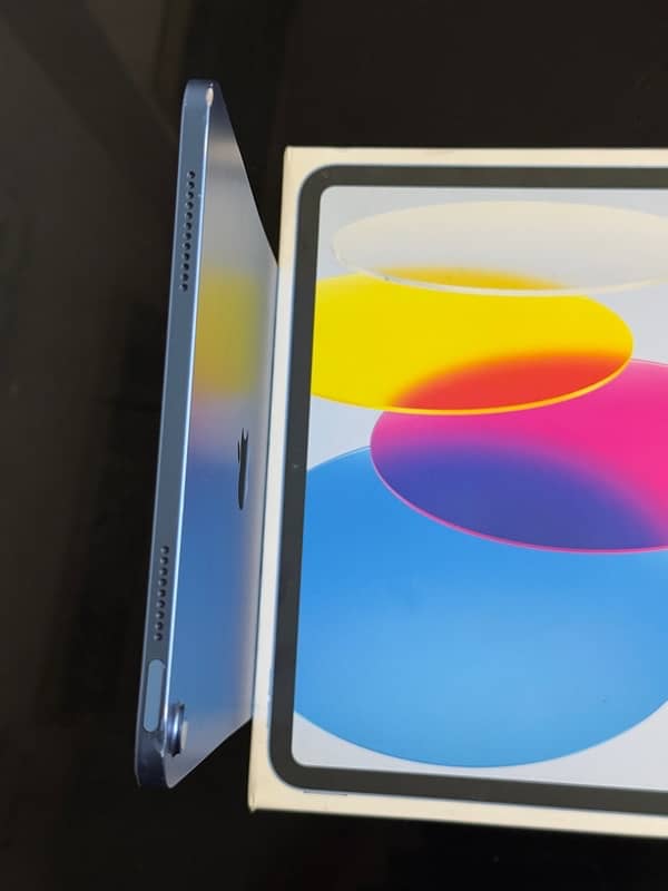 IPad 10th Generation 64GB Blue With Magic Keyboard and Apple Pencil 2 5