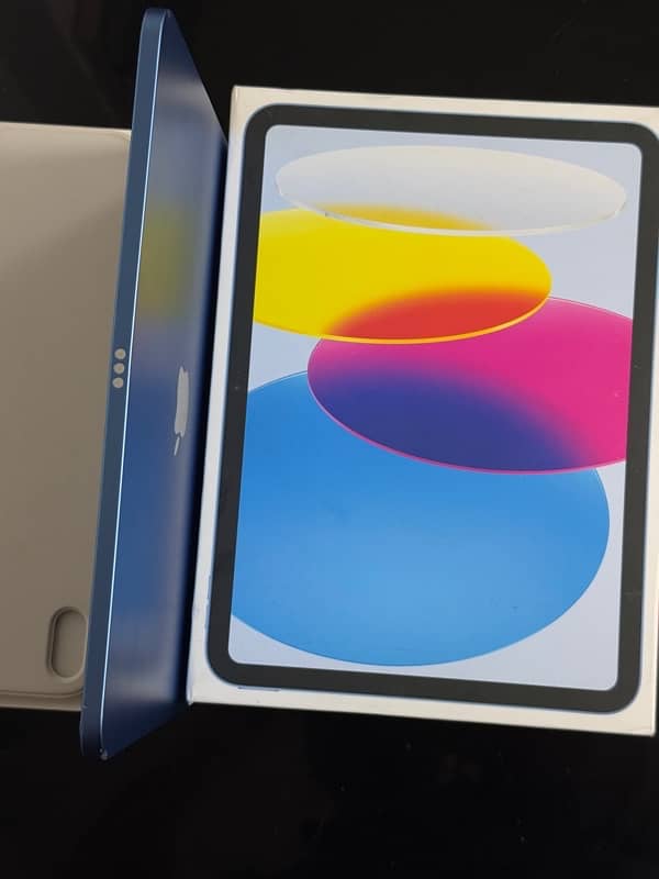 IPad 10th Generation 64GB Blue With Magic Keyboard and Apple Pencil 2 6
