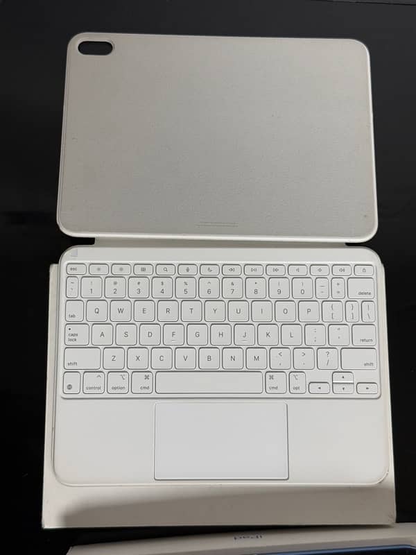 IPad 10th Generation 64GB Blue With Magic Keyboard and Apple Pencil 2 9