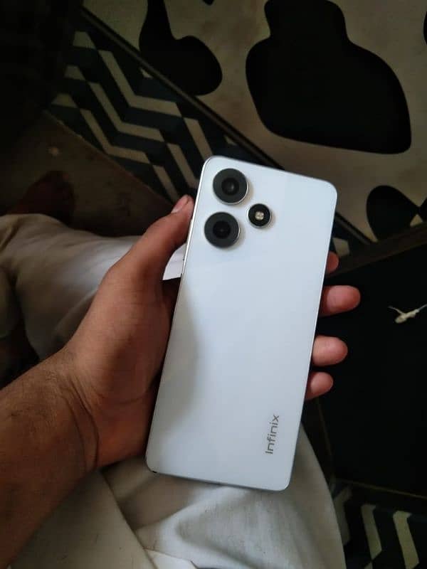 8 month ki warrnti pri hai box with charge 1