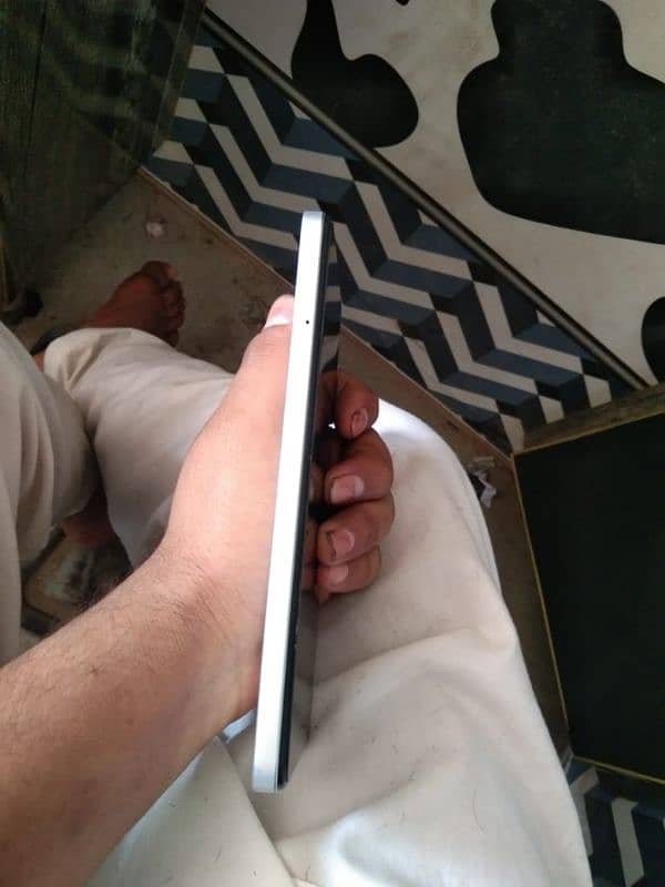 8 month ki warrnti pri hai box with charge 2