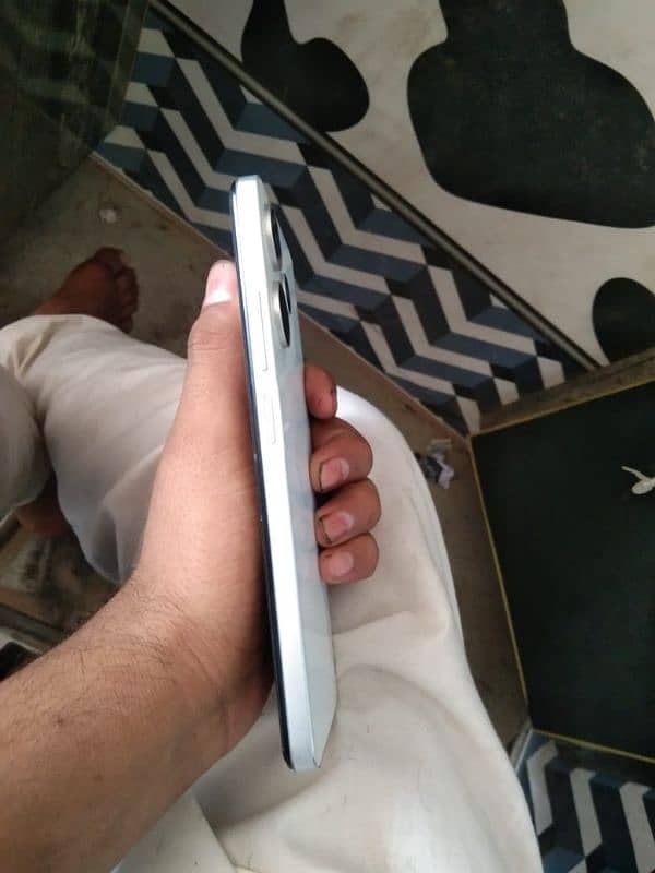 8 month ki warrnti pri hai box with charge 3