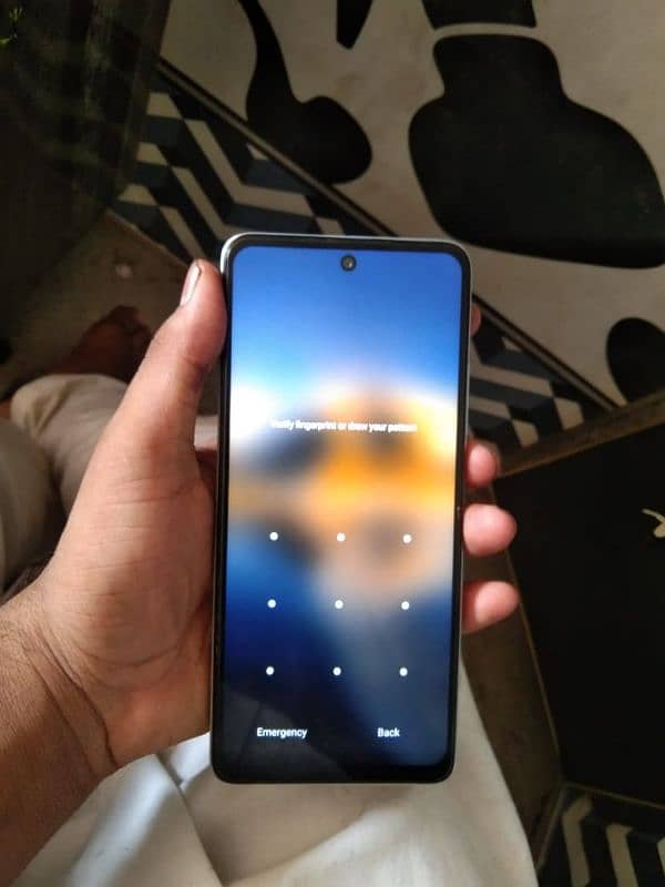 8 month ki warrnti pri hai box with charge 5