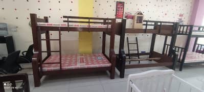bunk bed with solid pillor