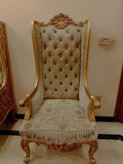 Upper Crown High Chairs