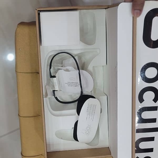 Oculus Meta Quest  2 5