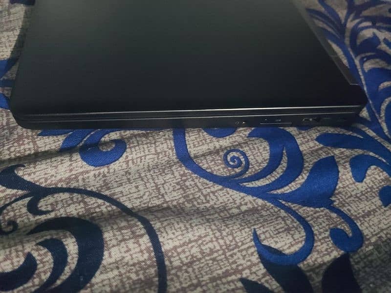 Dell 5470 8gb ram 256 ssd 3
