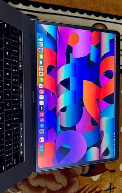 APPLE MACBOOK PRO 2016 15 inch ci7 16gb 512gb with charger GREY COLOR.