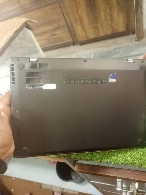 Lenovo x1  carbon  thinkpad 2