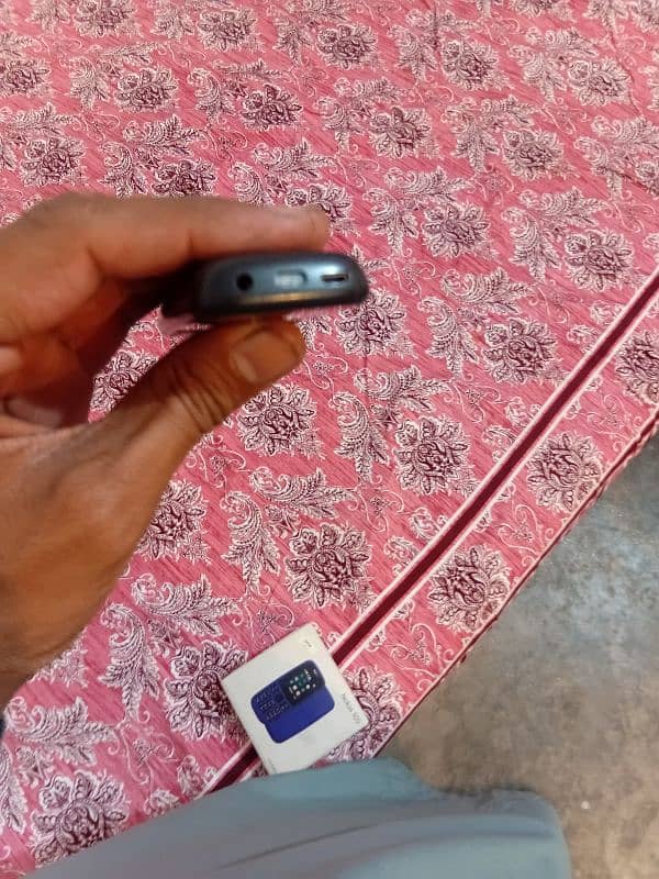 Nokia mobile with Box all ok one sim p. t. a proved scond sim block . 5