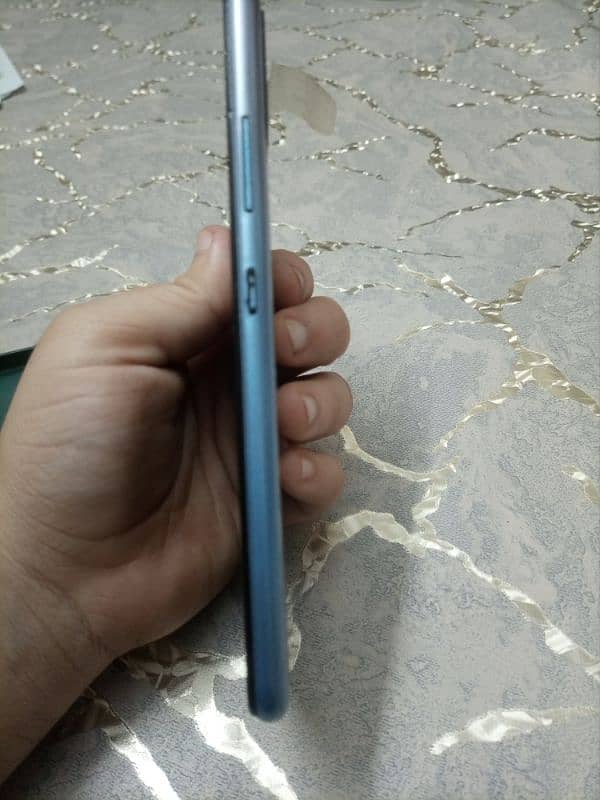 Infinix Hot 10 with Box and case 4