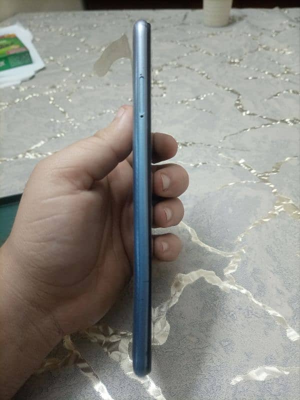 Infinix Hot 10 with Box and case 5