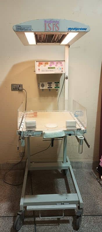 Infant radiant baby warmer | Refurbished equipment | Incubator 0