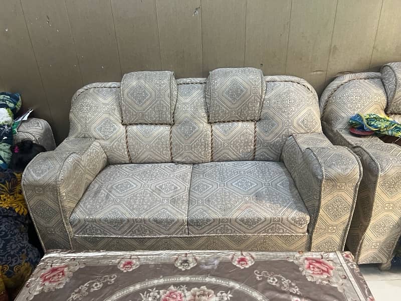 6 seats sofas with tabele 0