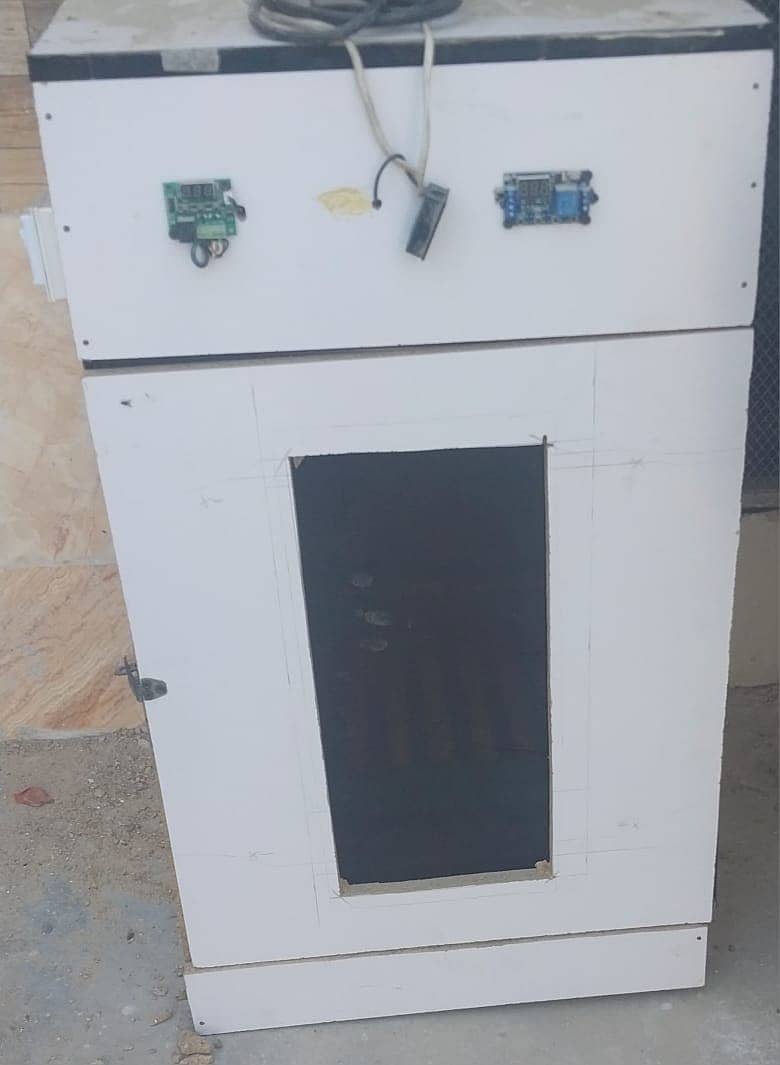 Brooder, incubator 0