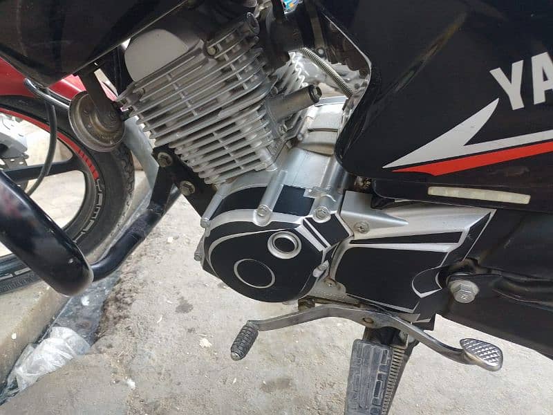 Yamaha ybr in red color like new 4