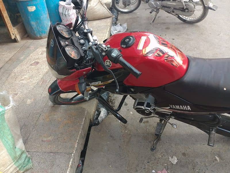 Yamaha ybr in red color like new 5