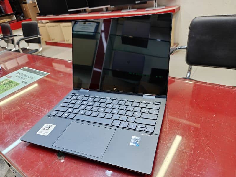 HP Envy 13 x360 3k Display i7 12th gen Ram 16gb DDR5 SSD 512Gb 1