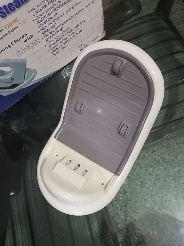 Cordless Steam Iron 5